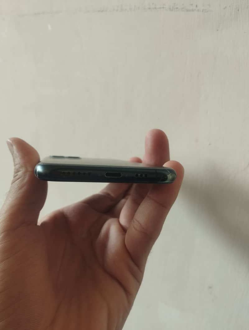 Apple iPhone 11 Pro 4