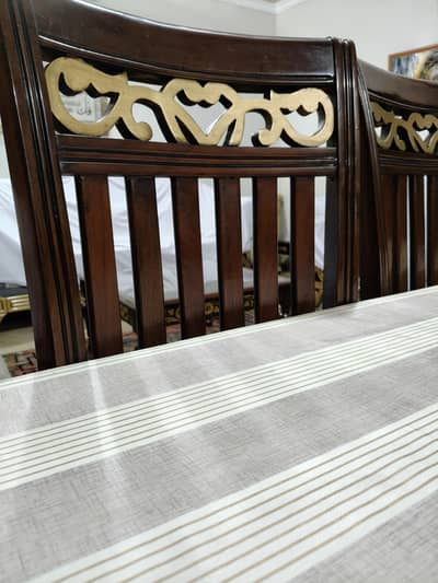 8 chair dining table in very good condition glass top almost new