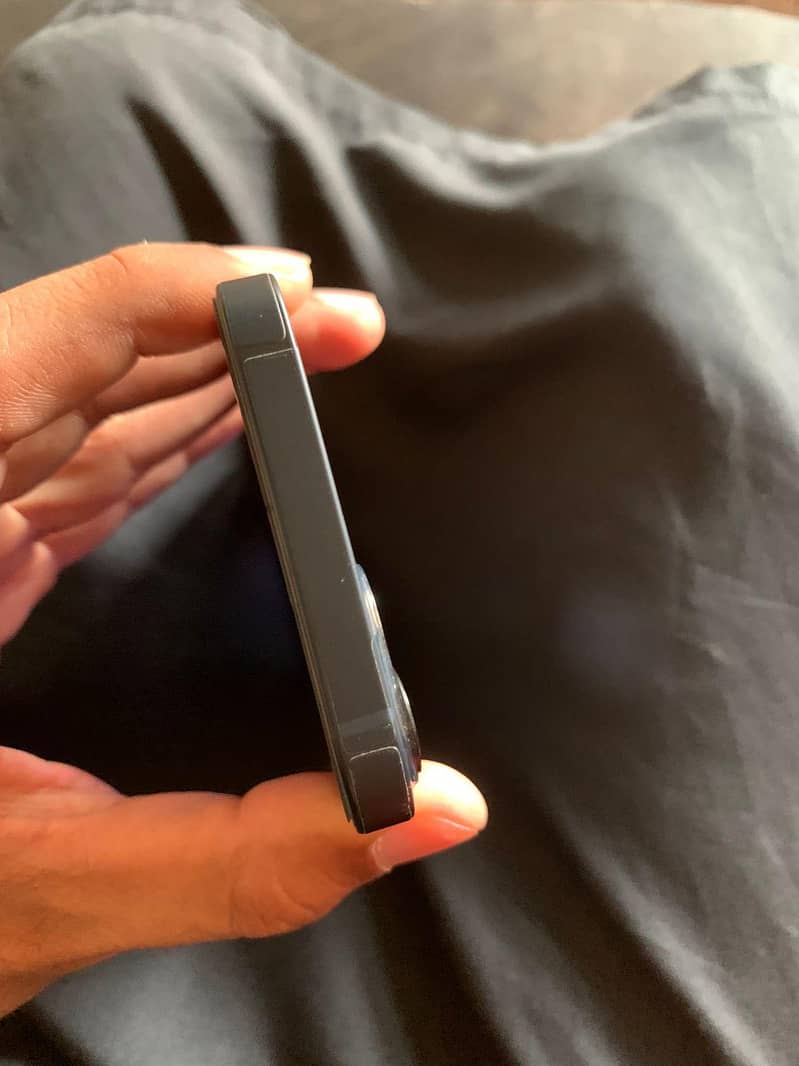 Apple iPhone 13 2