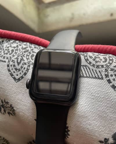 apple watch SE 2 (40mm size)