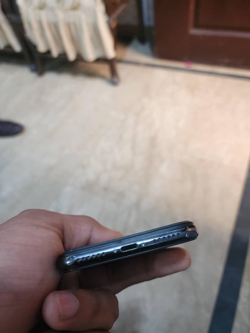 Apple iPhone X 4