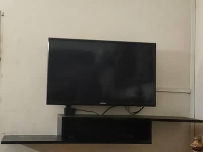 led 32inches with console