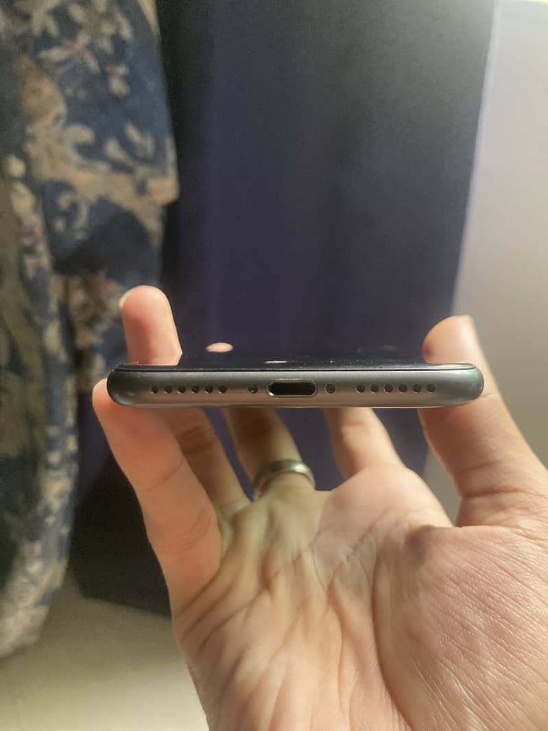 Apple iPhone 8 4