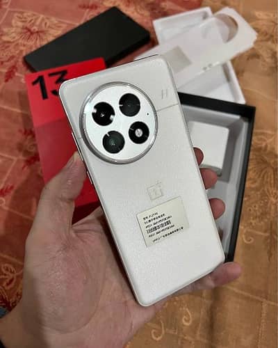 oneplus 13 12 GB 512 GB PTA approed 03197676623 my WhatsApp