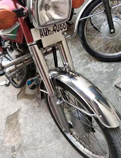 Honda 125 23 red