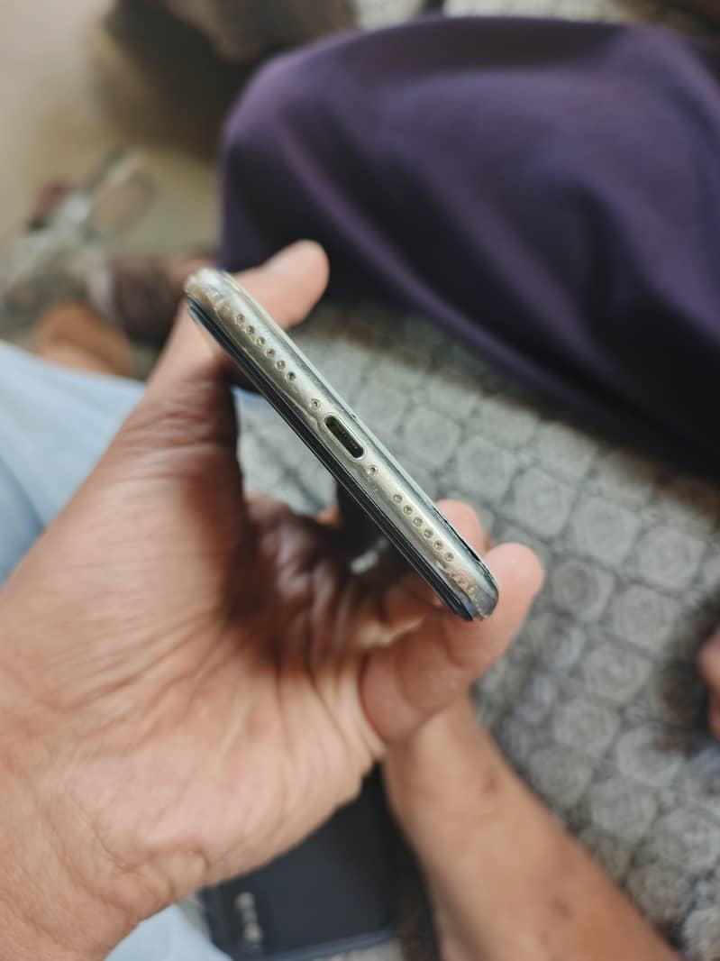 Apple iPhone X 3