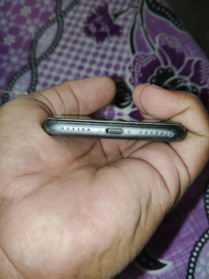 Apple iPhone 8 3