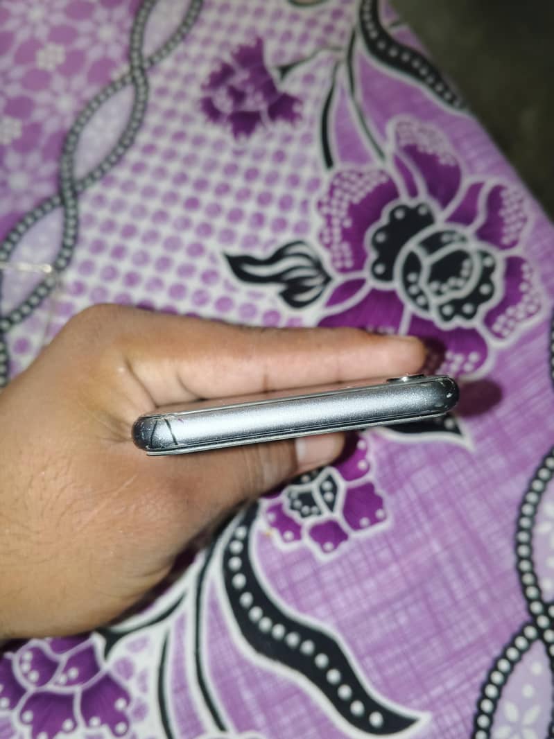 Apple iPhone 8 4