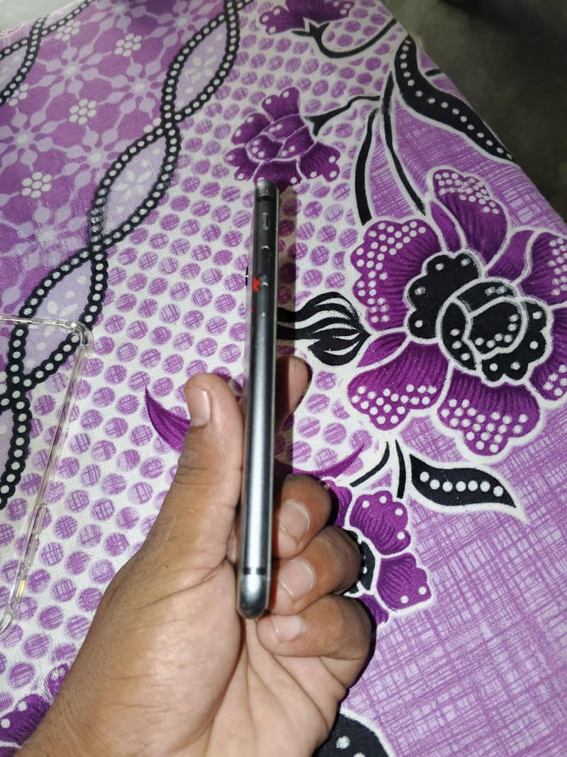 Apple iPhone 8 5