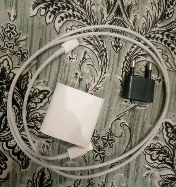 Apple iPhone 12 4