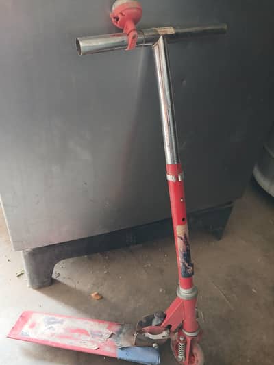 Red Scooty in 1000