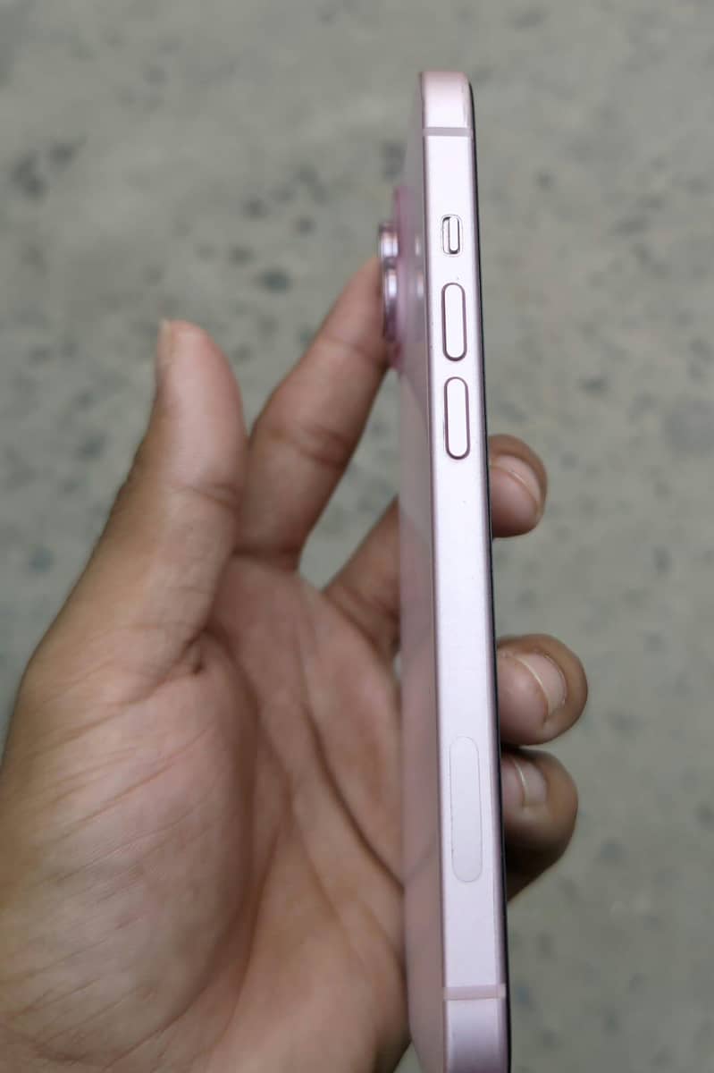 Apple iPhone 15 4