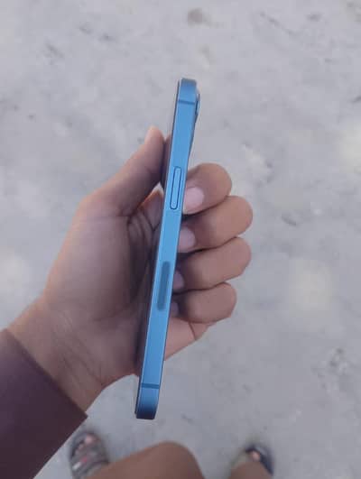 Apple iPhone 13