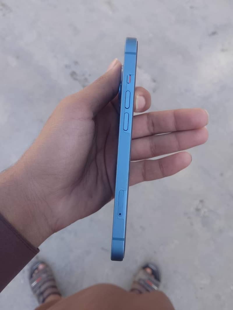 Apple iPhone 13 2