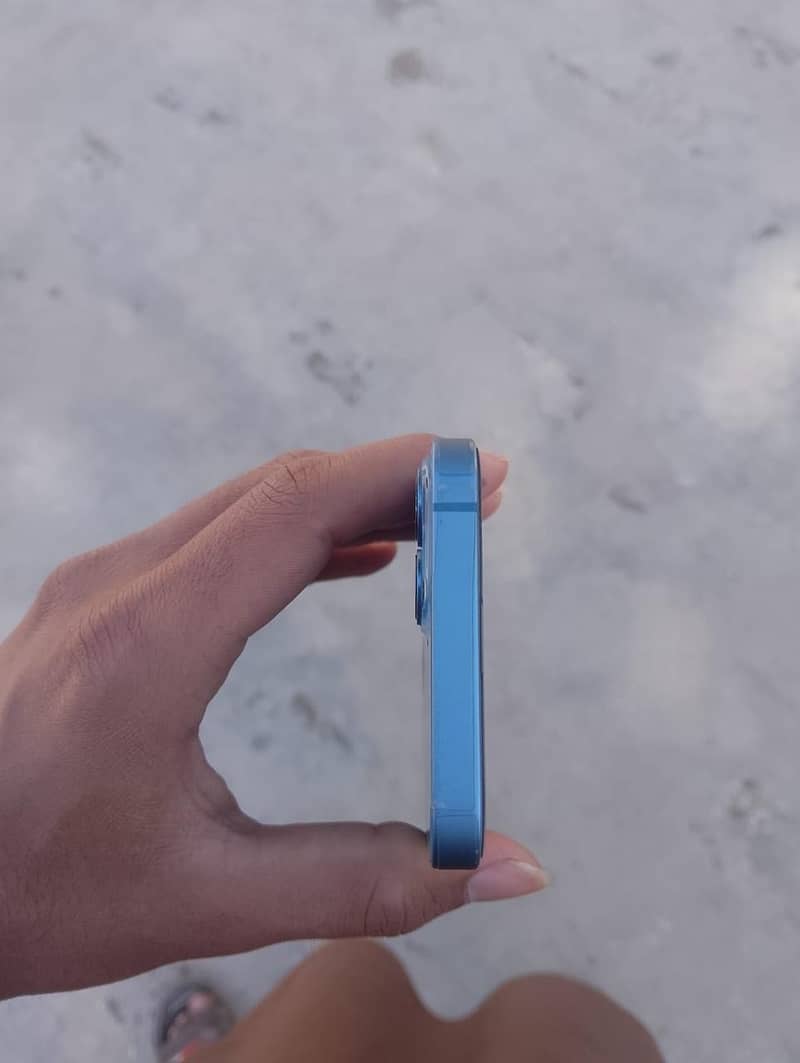 Apple iPhone 13 4