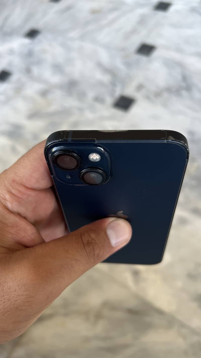 Apple iPhone 13 8