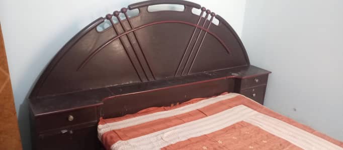 Wooden Bed in Food Condition