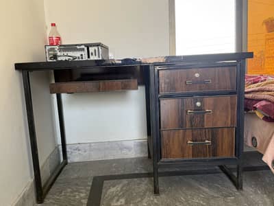 Computer table brand new