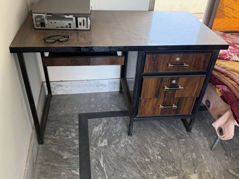 Computer table brand new 1