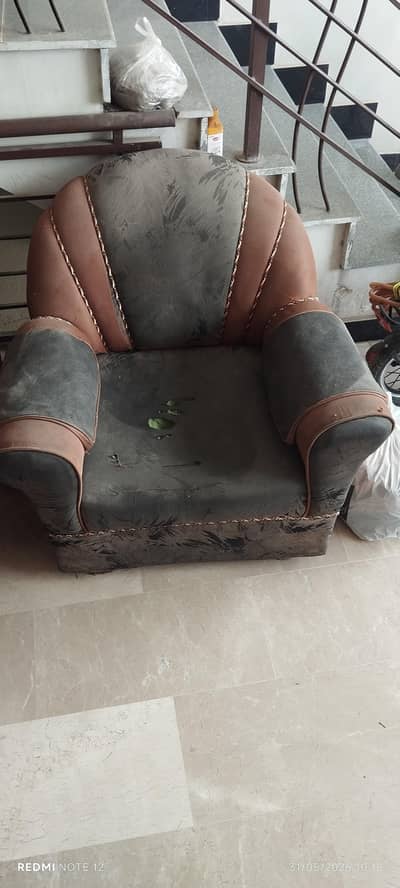 5 seater used sofa
