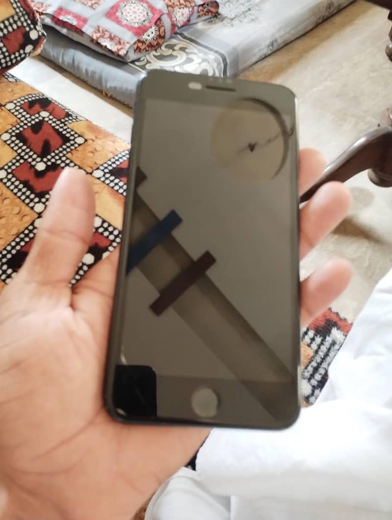 Apple iPhone 7 Plus 8