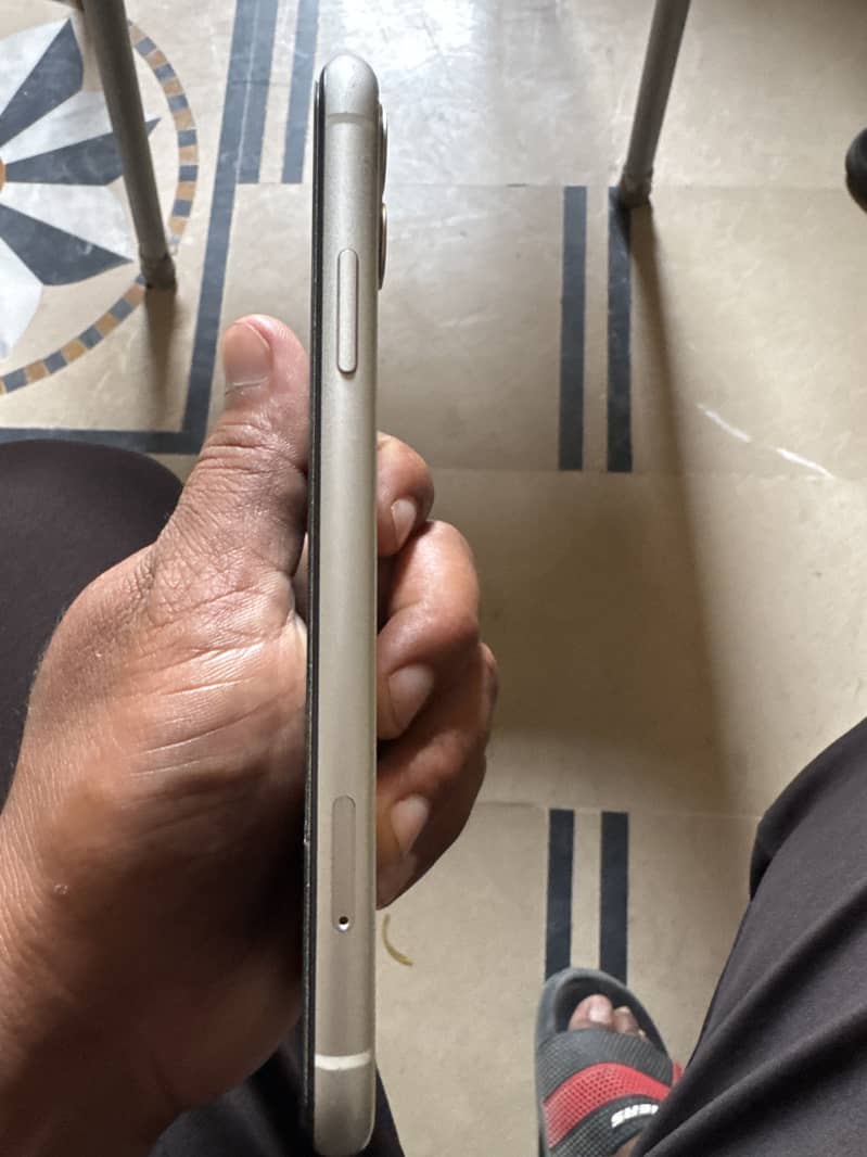 iPhone 11 3