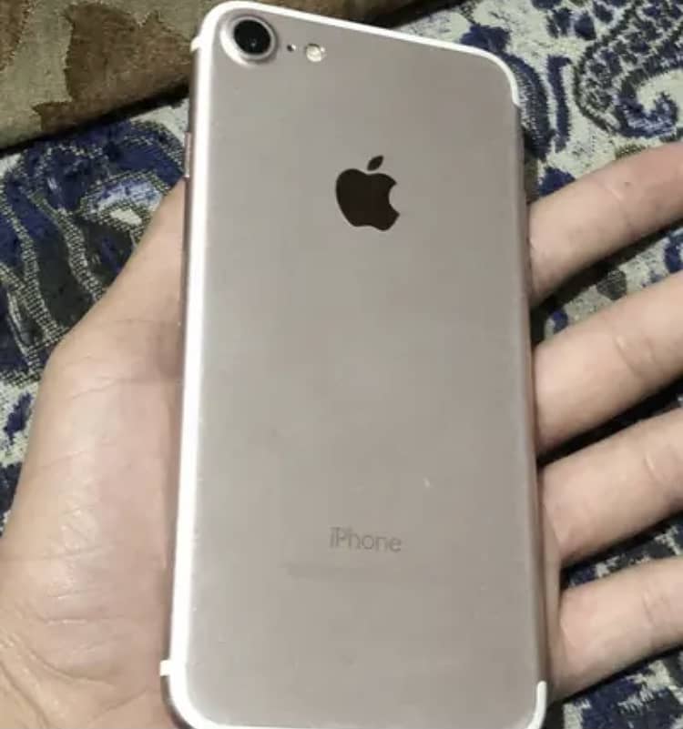 Apple iPhone 7 1