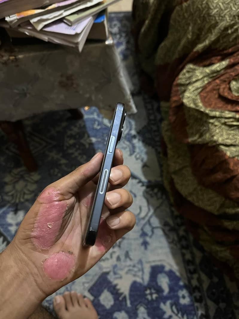 Apple iPhone 15 Pro 0