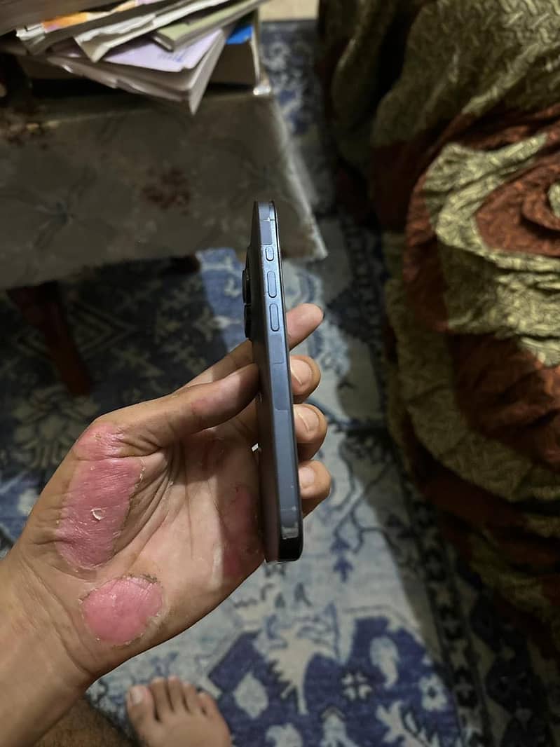 Apple iPhone 15 Pro 2
