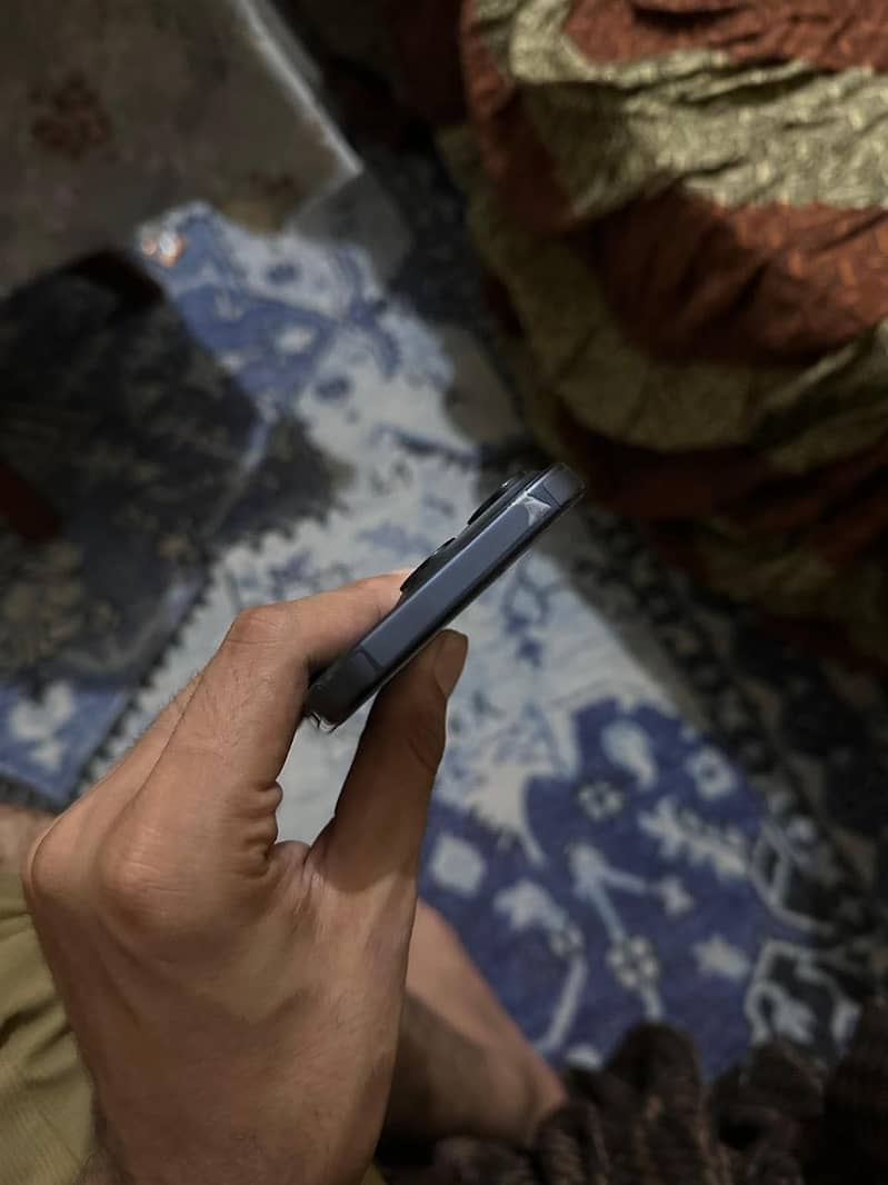 Apple iPhone 15 Pro 4