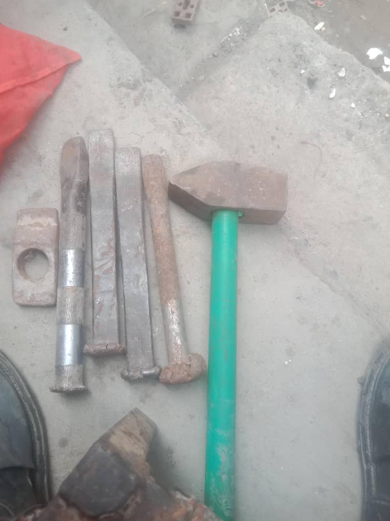 construction tools 0