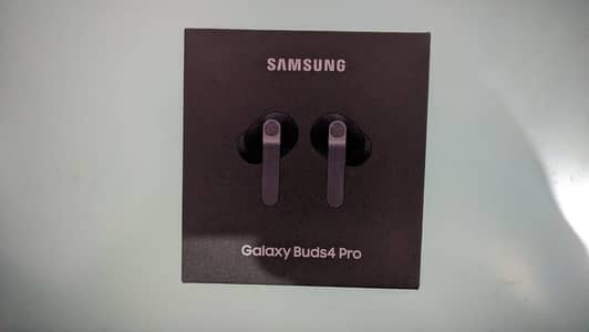 Samsung Earbuds and Watch Condition new Box Pack