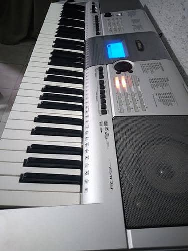 yamaha psr E403 full 10by10 piano profeaaional keyboard urgent sale