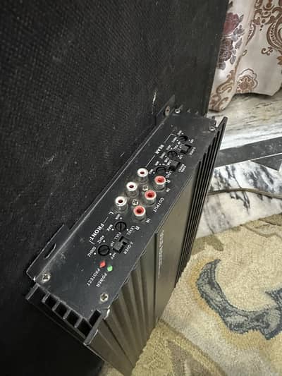 Solid Audio Amp 4800watts slightly uesd with woofer for sale