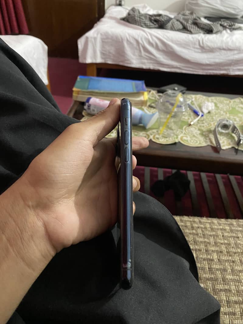 Apple iPhone 11 Pro 4