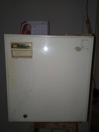 white westing house mini fridge