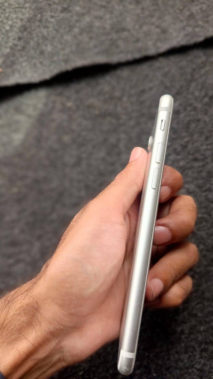 Apple iPhone 7 1