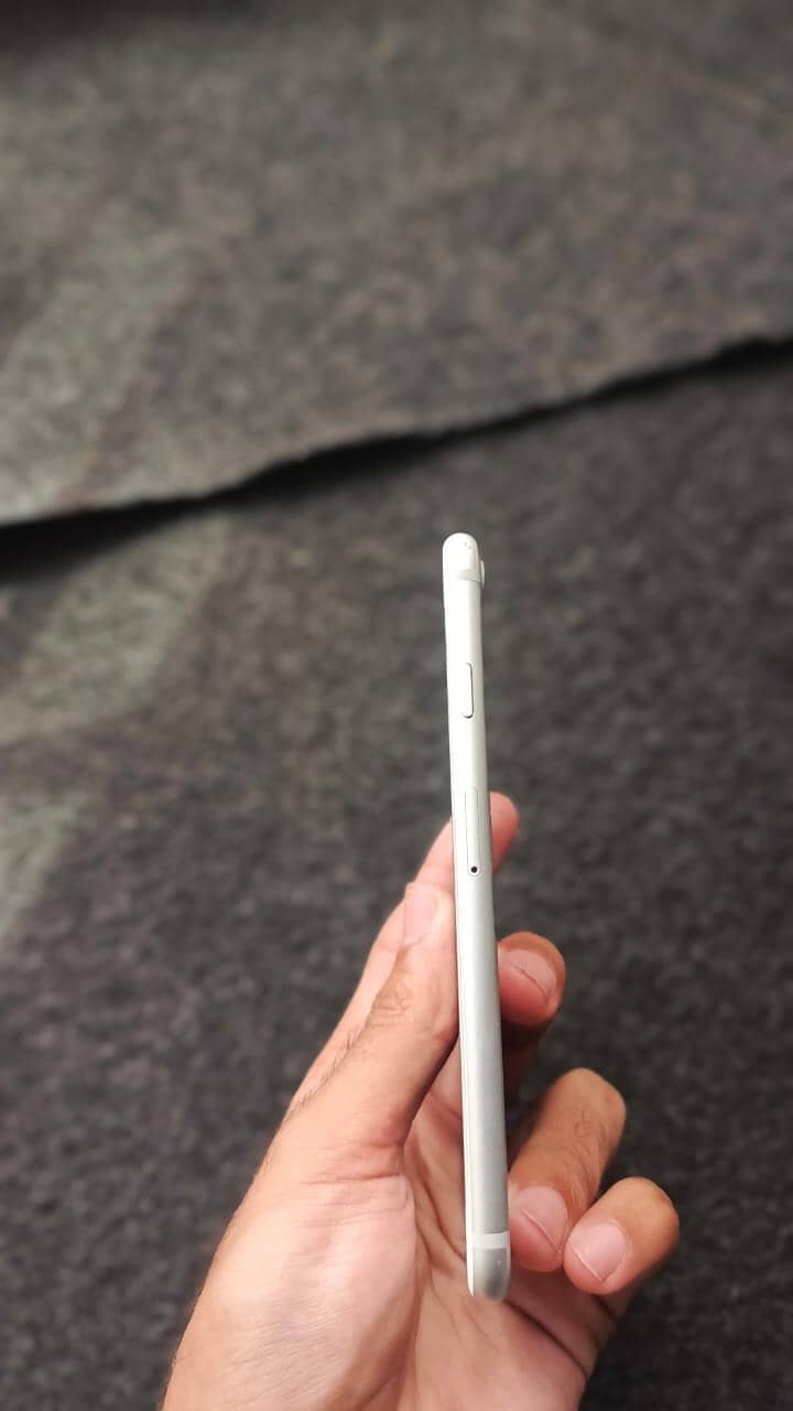 Apple iPhone 7 2
