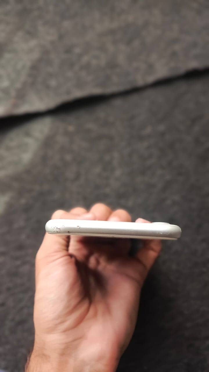Apple iPhone 7 3