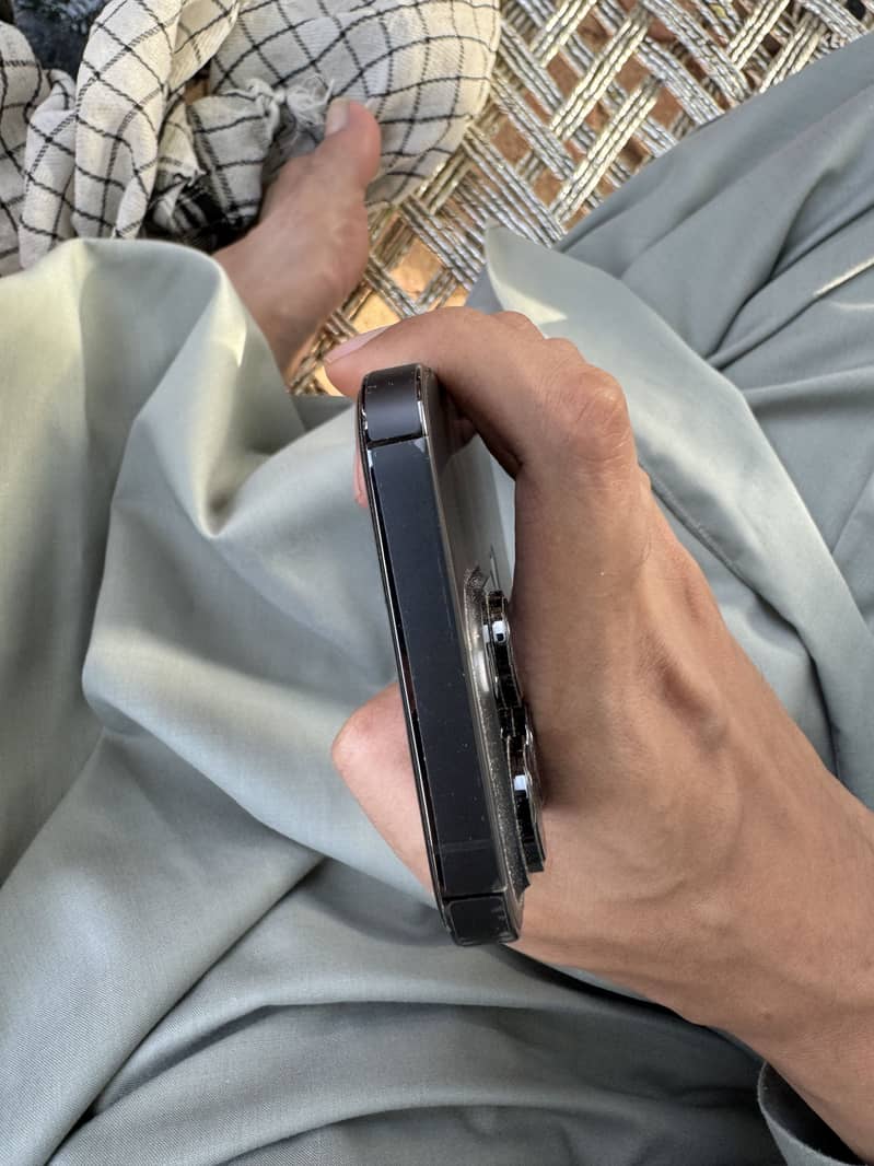Apple iPhone 14 Pro 2