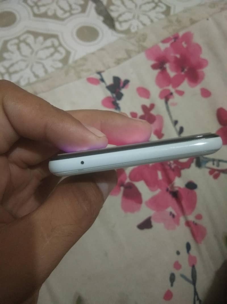 Google Pixel 3 8