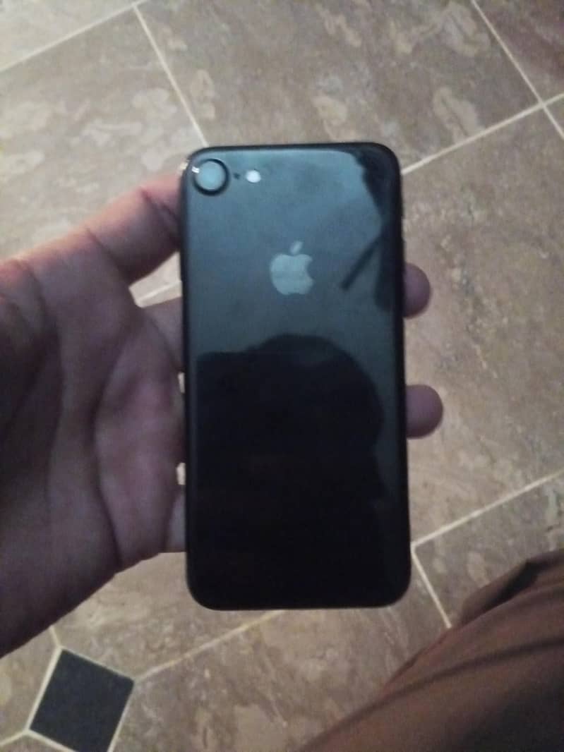 Apple iPhone 7 0