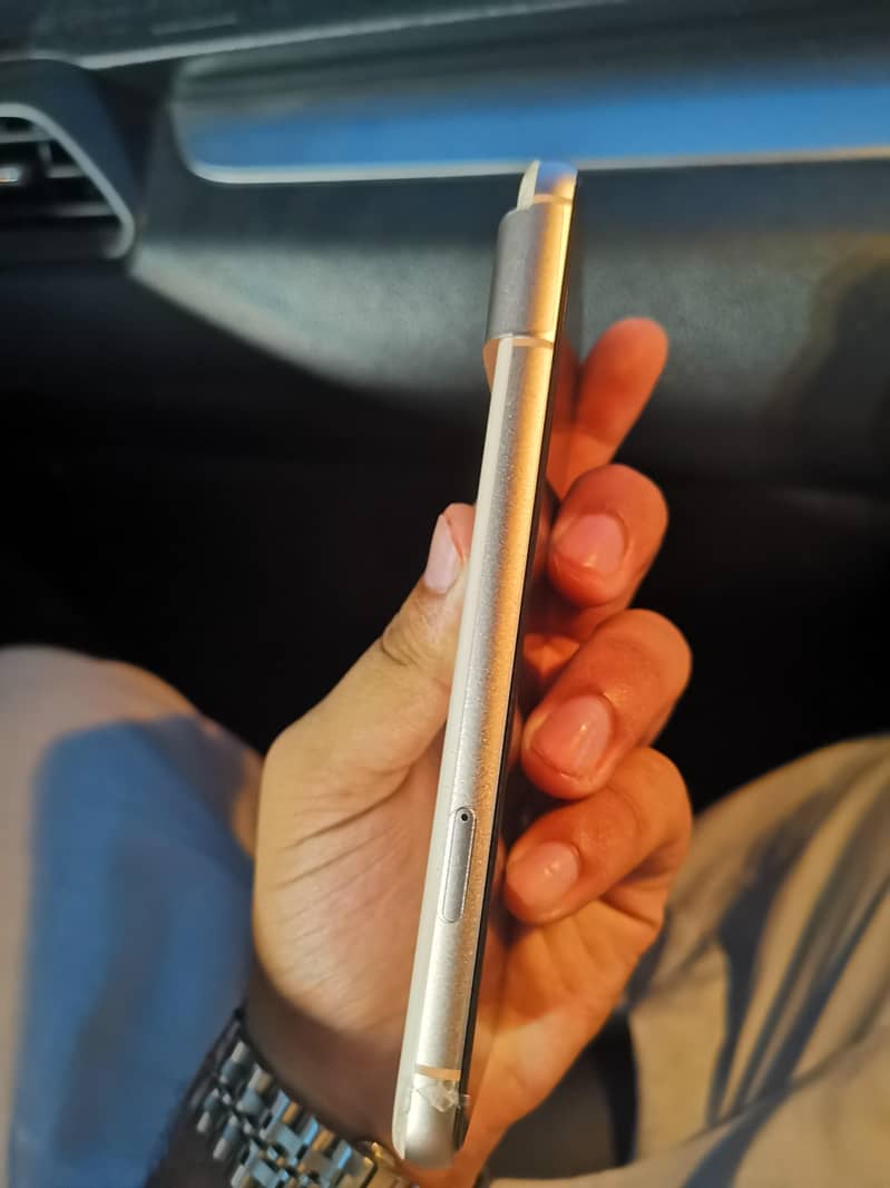 Google Pixel 8 4