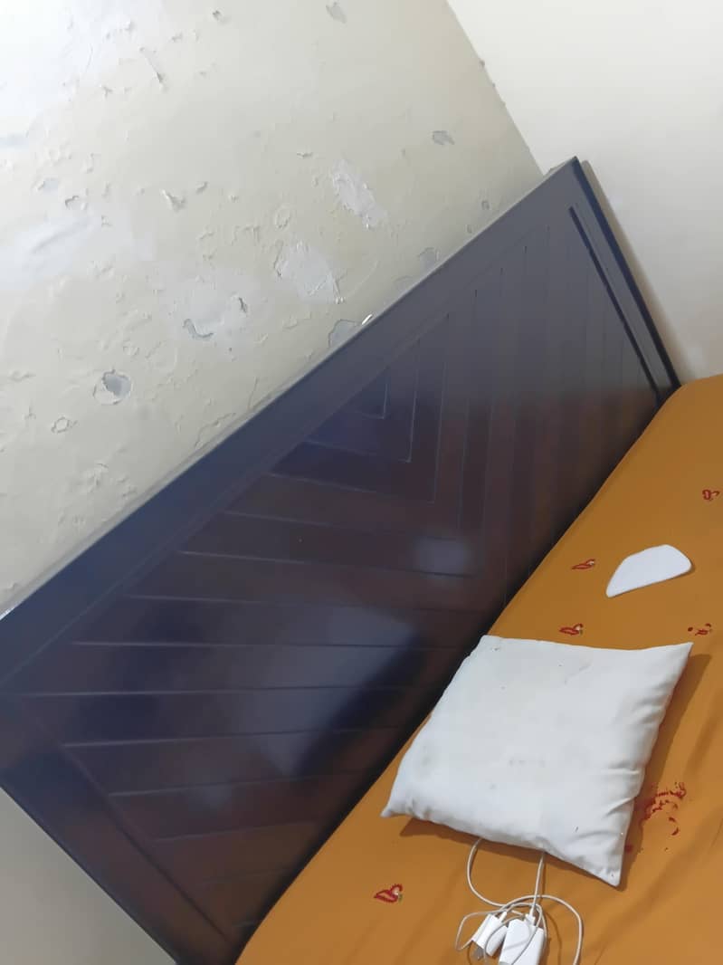 Bed with side tables 6