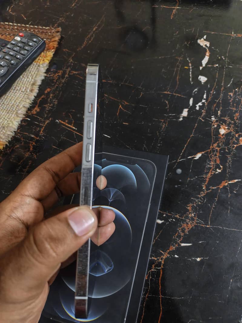 iphone 12 pro max 4
