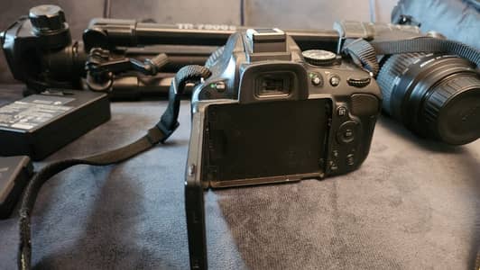 D5100 with zoom lens, tripod and accessories