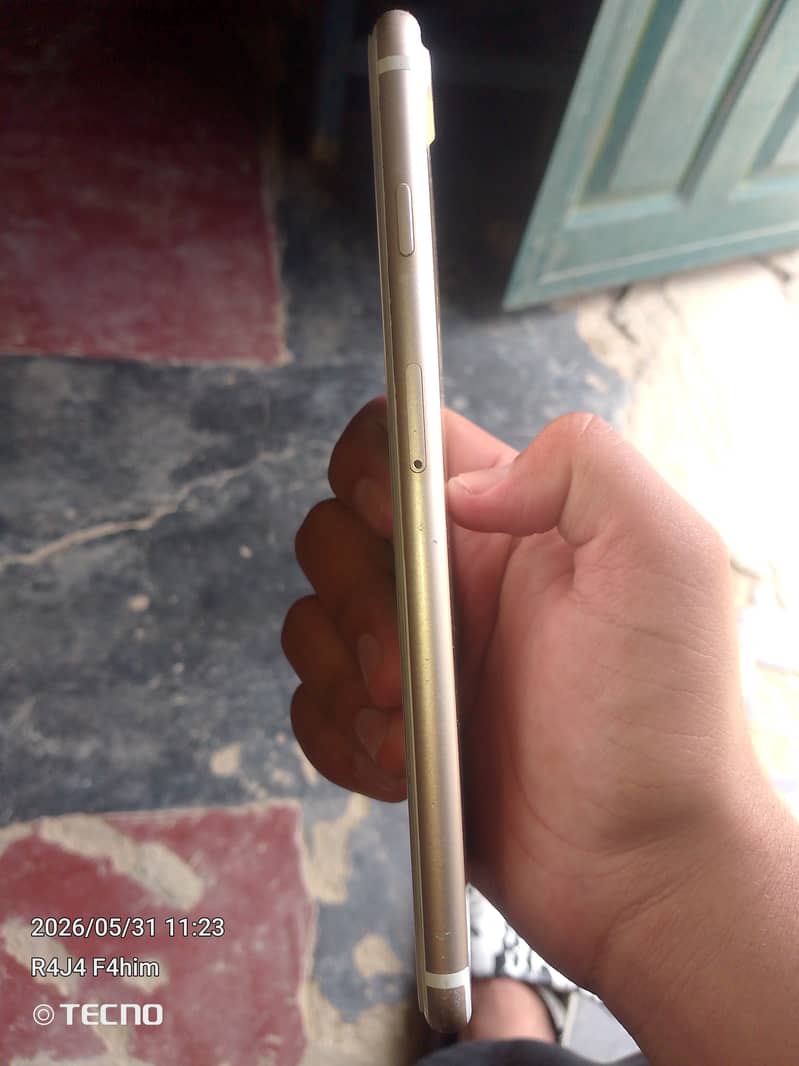 Apple iPhone 7 Plus 2