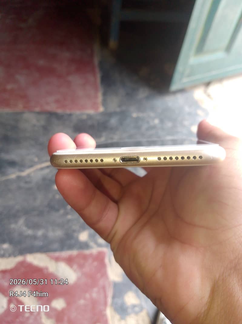 Apple iPhone 7 Plus 4