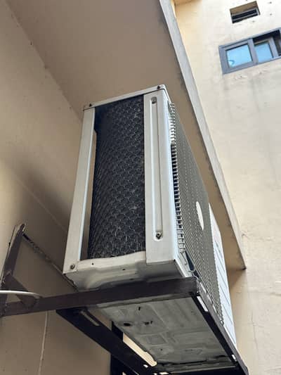 Ac 1.5 ton dawlance just like new