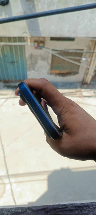 I phone 17 pro max jv 10/10. With box 128 gb battery health 99%